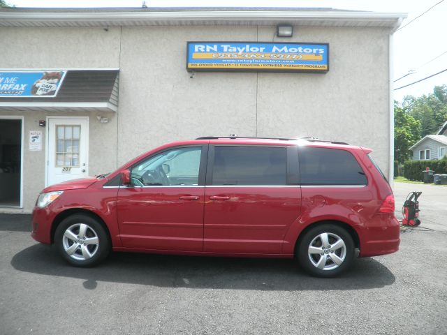 2009 Volkswagen Routan SE