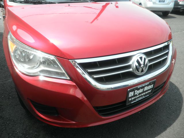 2009 Volkswagen Routan SE