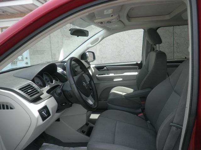 2009 Volkswagen Routan SE