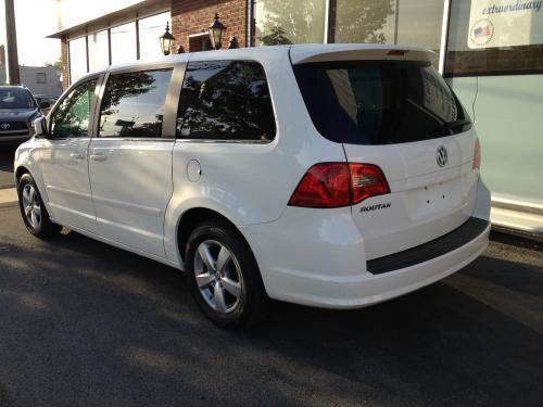 2009 Volkswagen Routan 4x4 SLE 5.7L V8