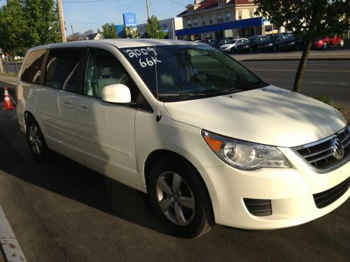 2009 Volkswagen Routan 4x4 SLE 5.7L V8