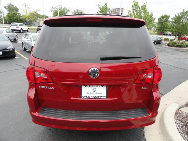 2009 Volkswagen Routan 2011 Ford V6