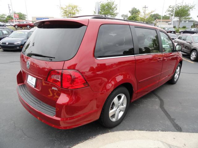 2009 Volkswagen Routan 2011 Ford V6