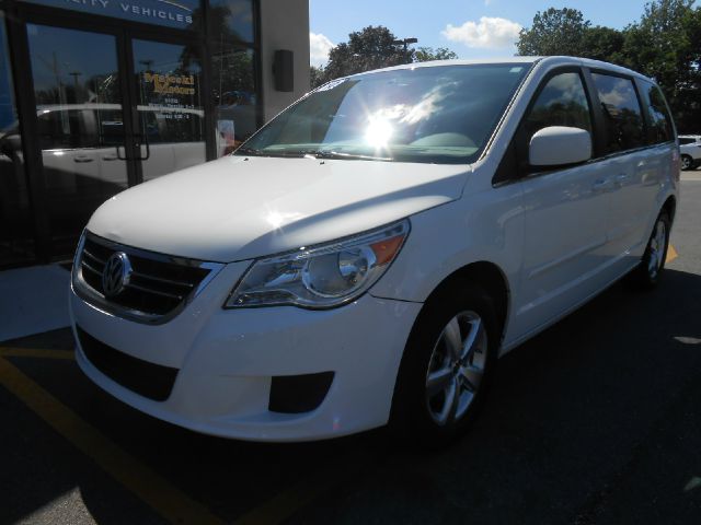 2010 Volkswagen Routan LTZ 22K NICE