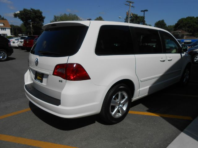 2010 Volkswagen Routan LTZ 22K NICE