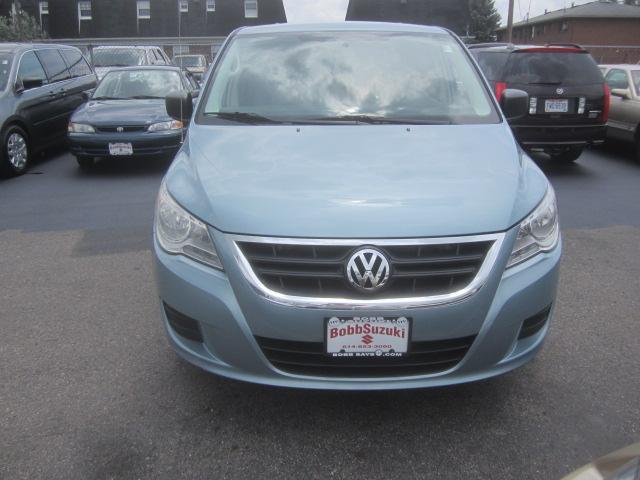 2010 Volkswagen Routan Baselslt