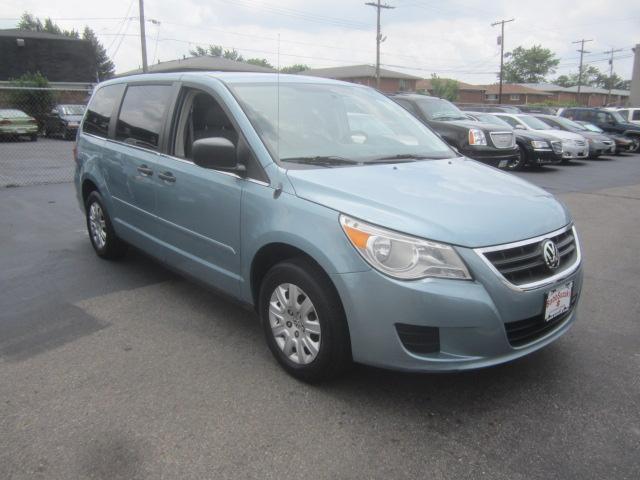 2010 Volkswagen Routan Baselslt