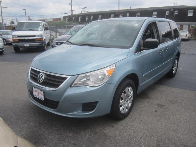 2010 Volkswagen Routan Baselslt