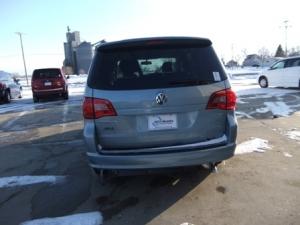 2010 Volkswagen Routan SE