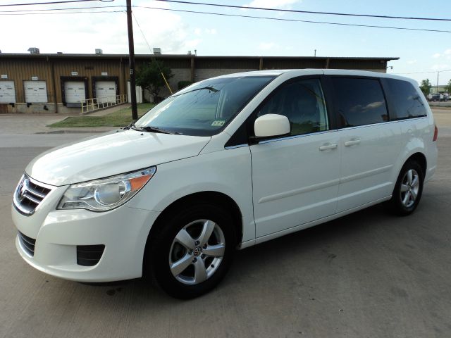 2010 Volkswagen Routan LTZ 22K NICE