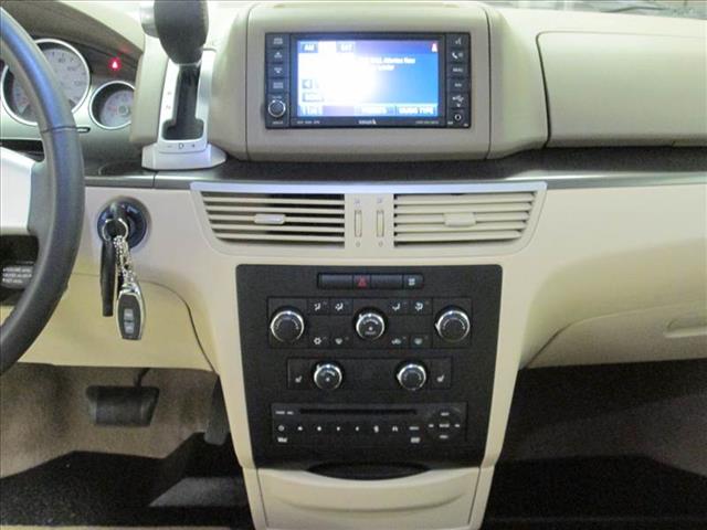 2010 Volkswagen Routan SE