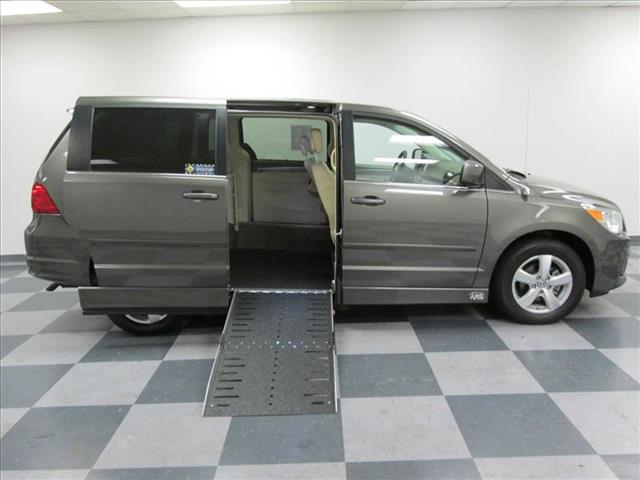 2010 Volkswagen Routan SE