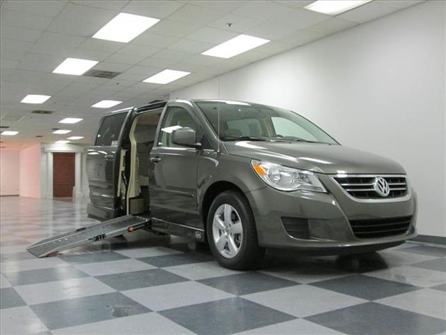 2010 Volkswagen Routan SE