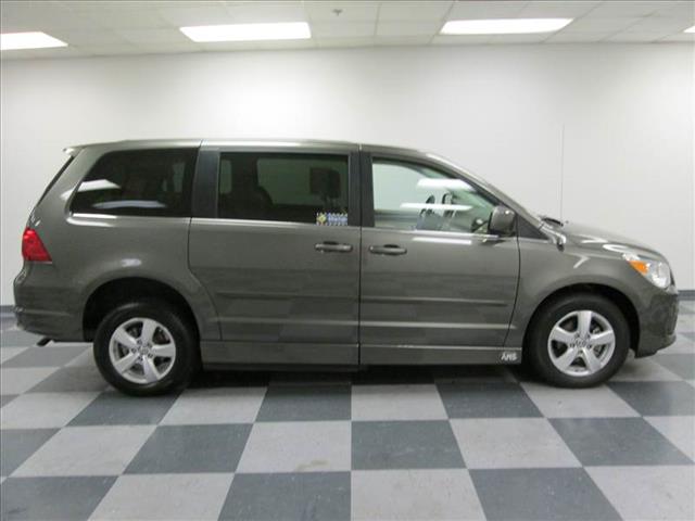 2010 Volkswagen Routan SE