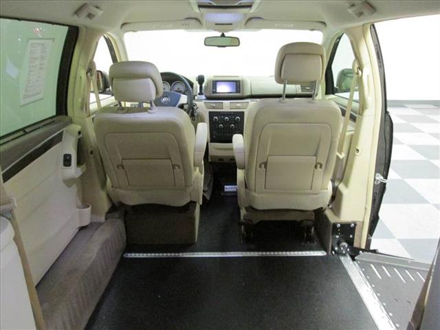 2010 Volkswagen Routan SE