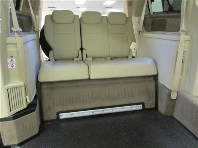 2010 Volkswagen Routan SE