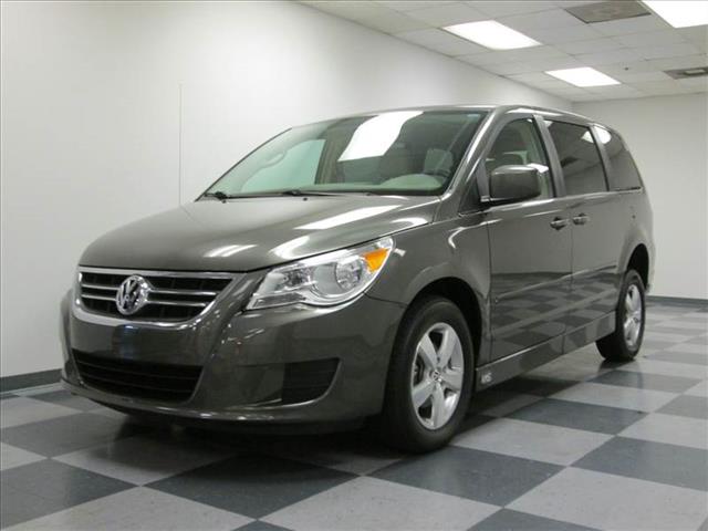 2010 Volkswagen Routan SE