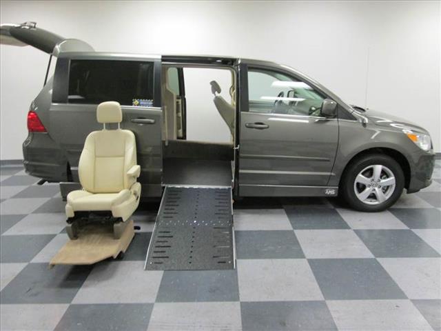 2010 Volkswagen Routan SE