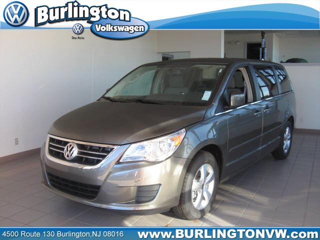 2010 Volkswagen Routan Double 128 V6 MT (natl)