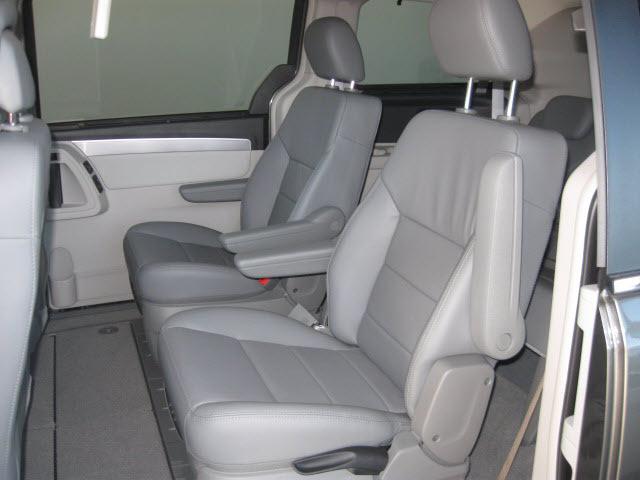 2010 Volkswagen Routan Double 128 V6 MT (natl)