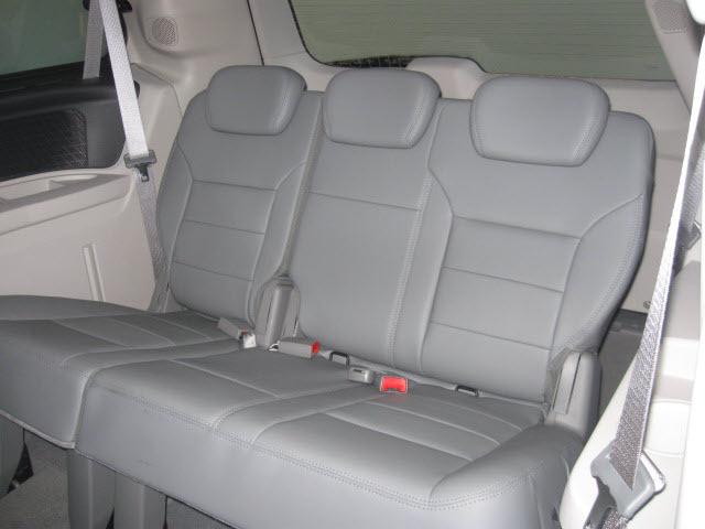 2010 Volkswagen Routan Double 128 V6 MT (natl)