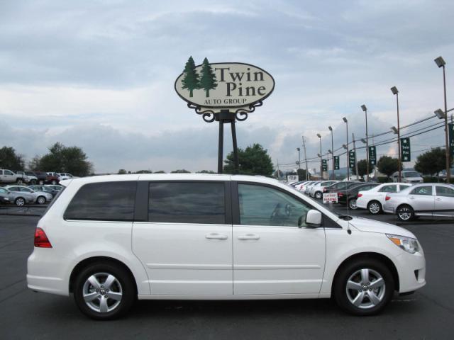 2010 Volkswagen Routan 5XT