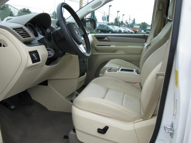 2010 Volkswagen Routan 5XT