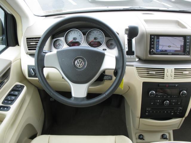 2010 Volkswagen Routan 5XT