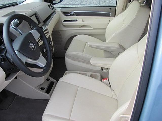 2010 Volkswagen Routan SE