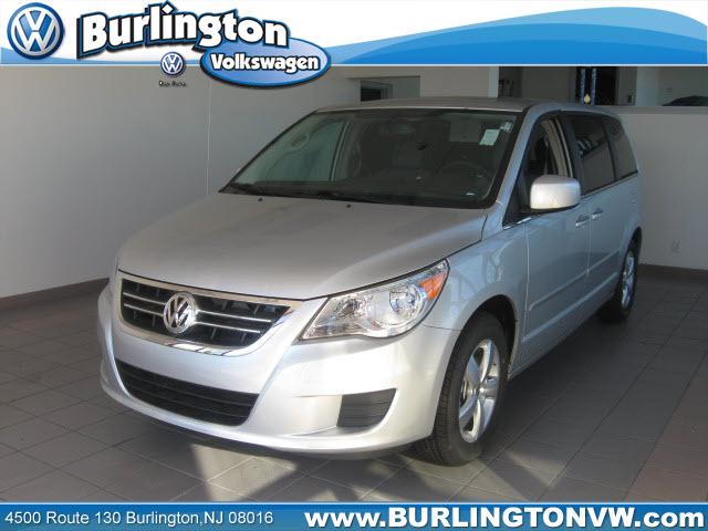 2010 Volkswagen Routan Double 128 V6 MT (natl)