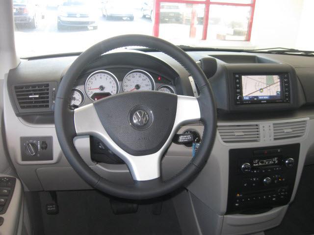 2010 Volkswagen Routan Double 128 V6 MT (natl)