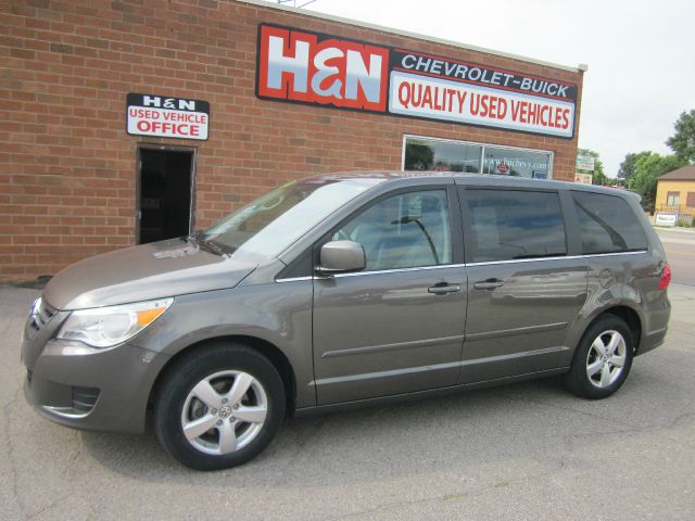 2010 Volkswagen Routan SE