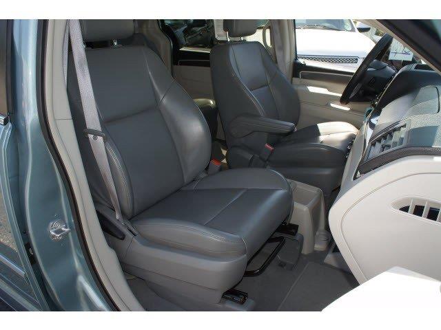 2010 Volkswagen Routan SE