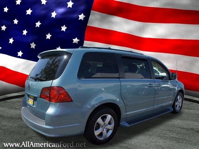 2010 Volkswagen Routan SE