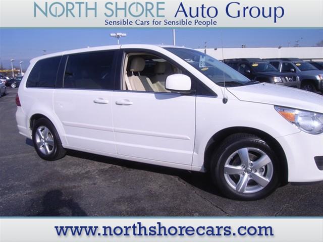 2010 Volkswagen Routan SE