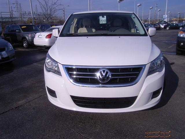 2010 Volkswagen Routan SE