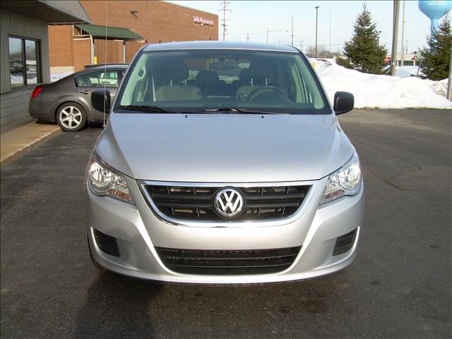 2010 Volkswagen Routan XR