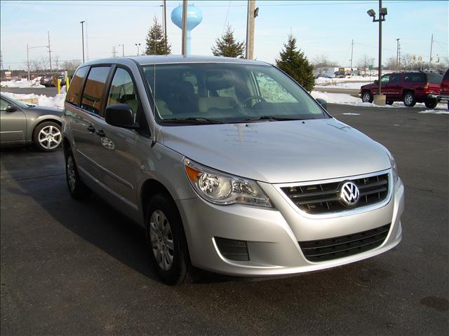 2010 Volkswagen Routan XR