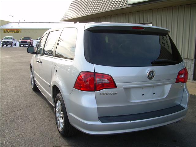 2010 Volkswagen Routan XR