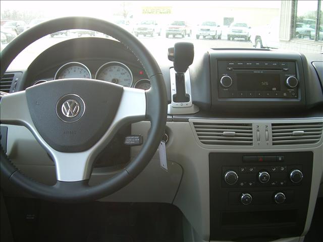 2010 Volkswagen Routan XR