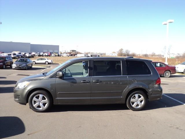 2010 Volkswagen Routan SE