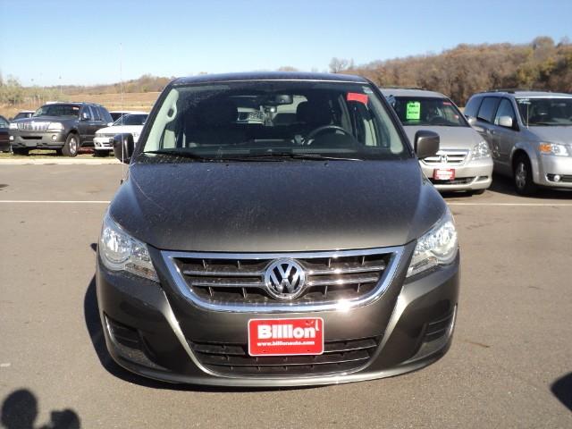 2010 Volkswagen Routan SE