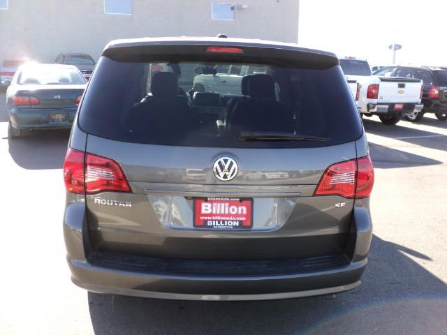 2010 Volkswagen Routan SE