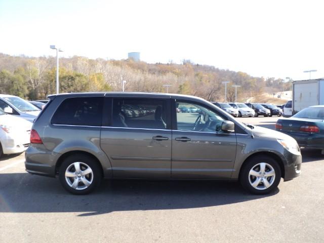 2010 Volkswagen Routan SE