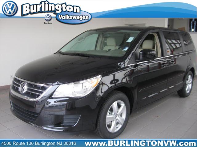 2010 Volkswagen Routan Double 128 V6 MT (natl)