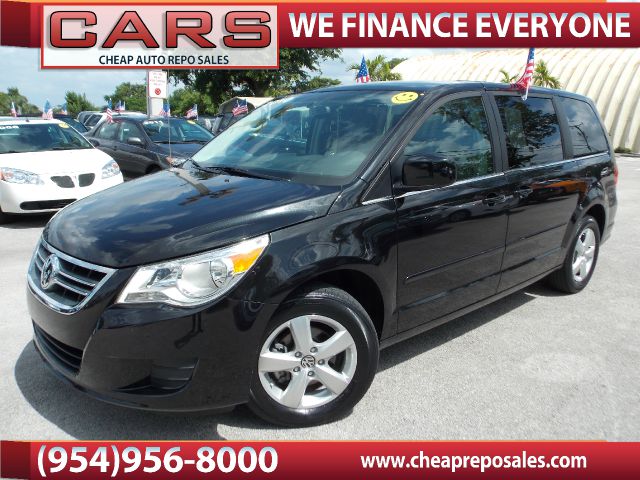 2010 Volkswagen Routan SE