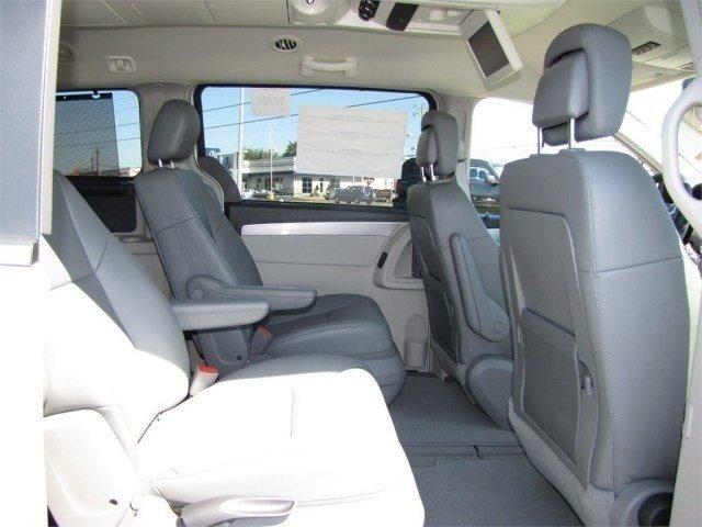 2011 Volkswagen Routan Premiun