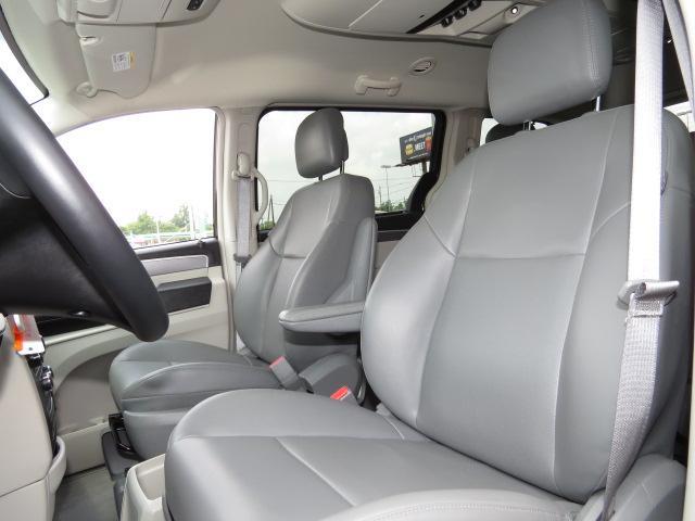 2012 Volkswagen Routan 4X4- SR5- Double Cab