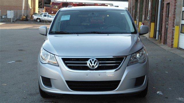 2012 Volkswagen Routan SE