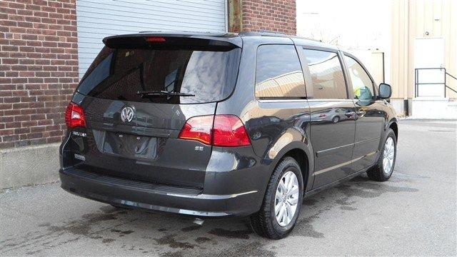 2012 Volkswagen Routan SE